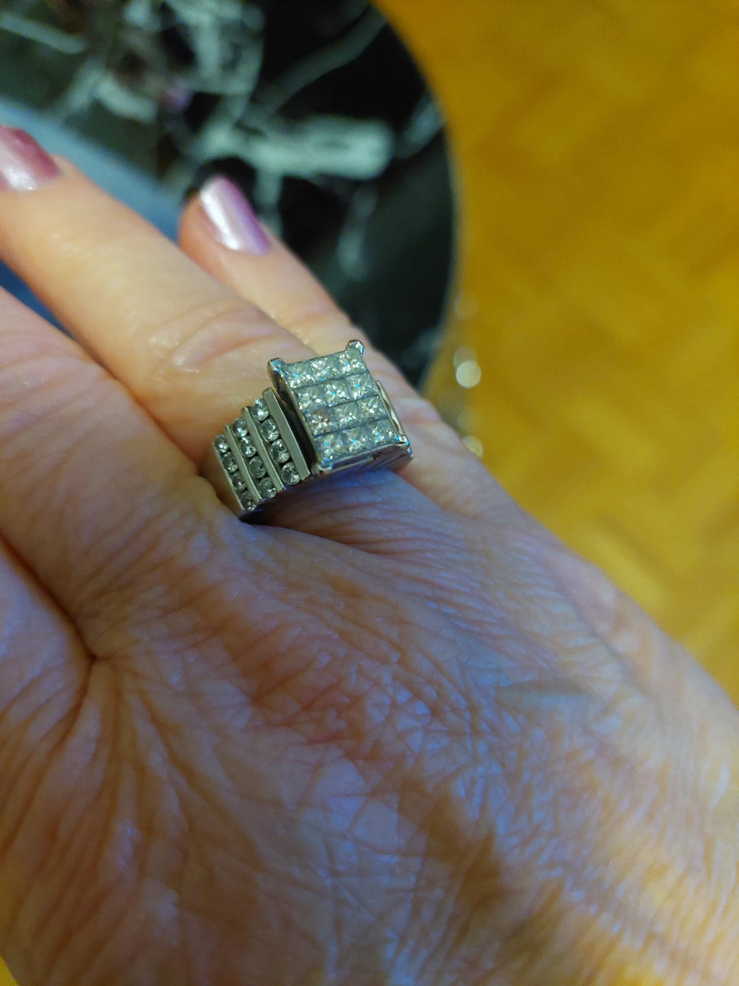 3.20 carrots Ladies diamond ring in new condition - photo 2