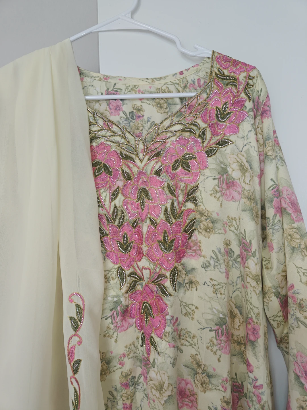 Floral Embroidered Traditional Dress Set - photo 2