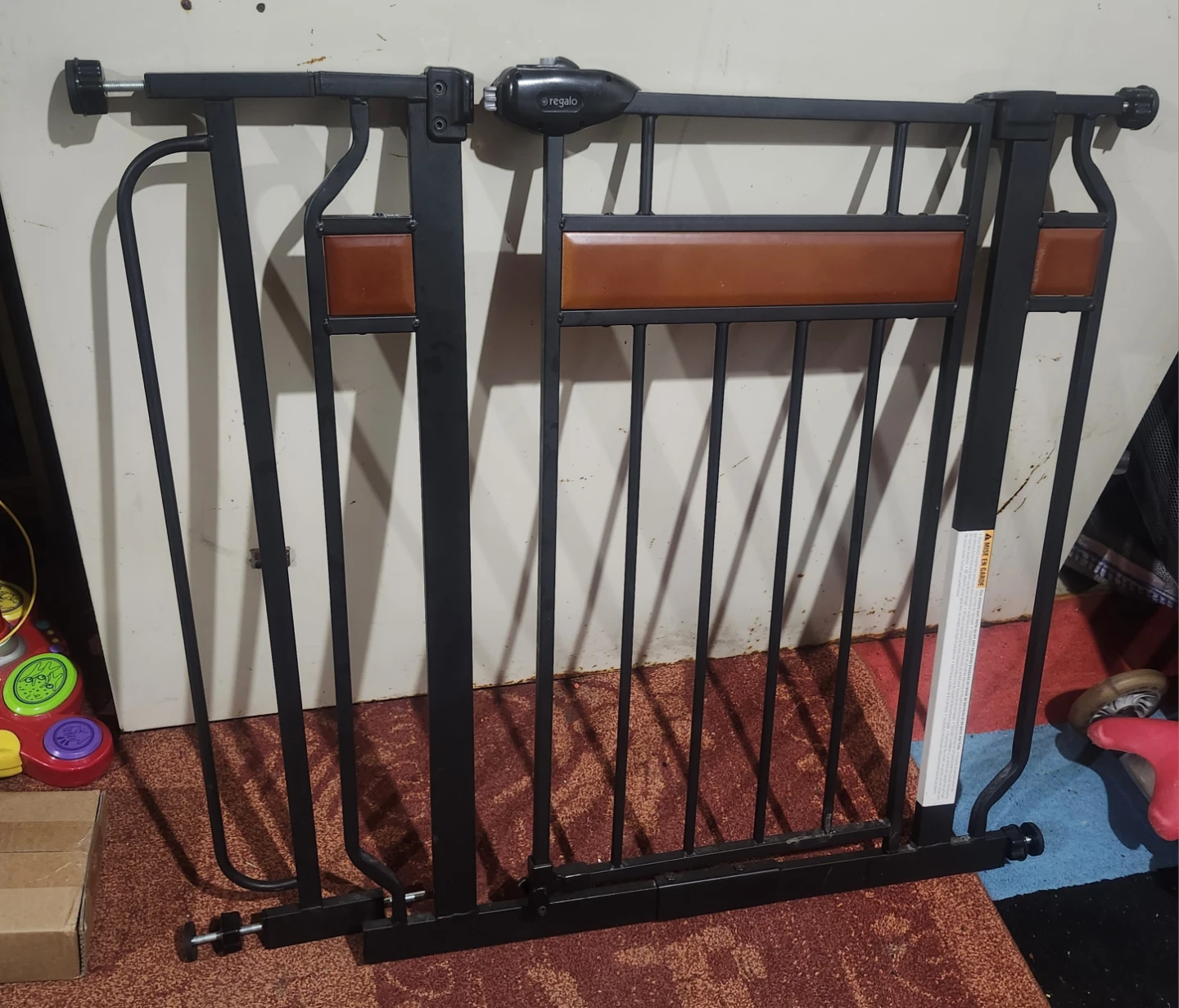 Regalo baby gate with wood trim - photo 2