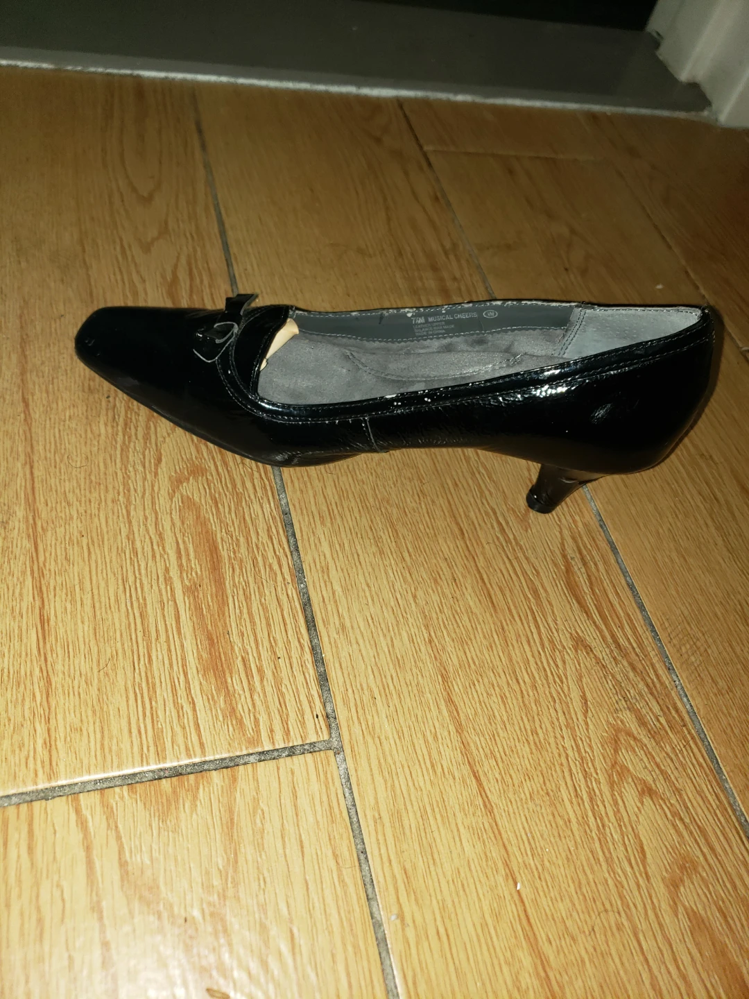 2 Pair low heeled , casual, fun suede and patent leather  shoes - photo 5
