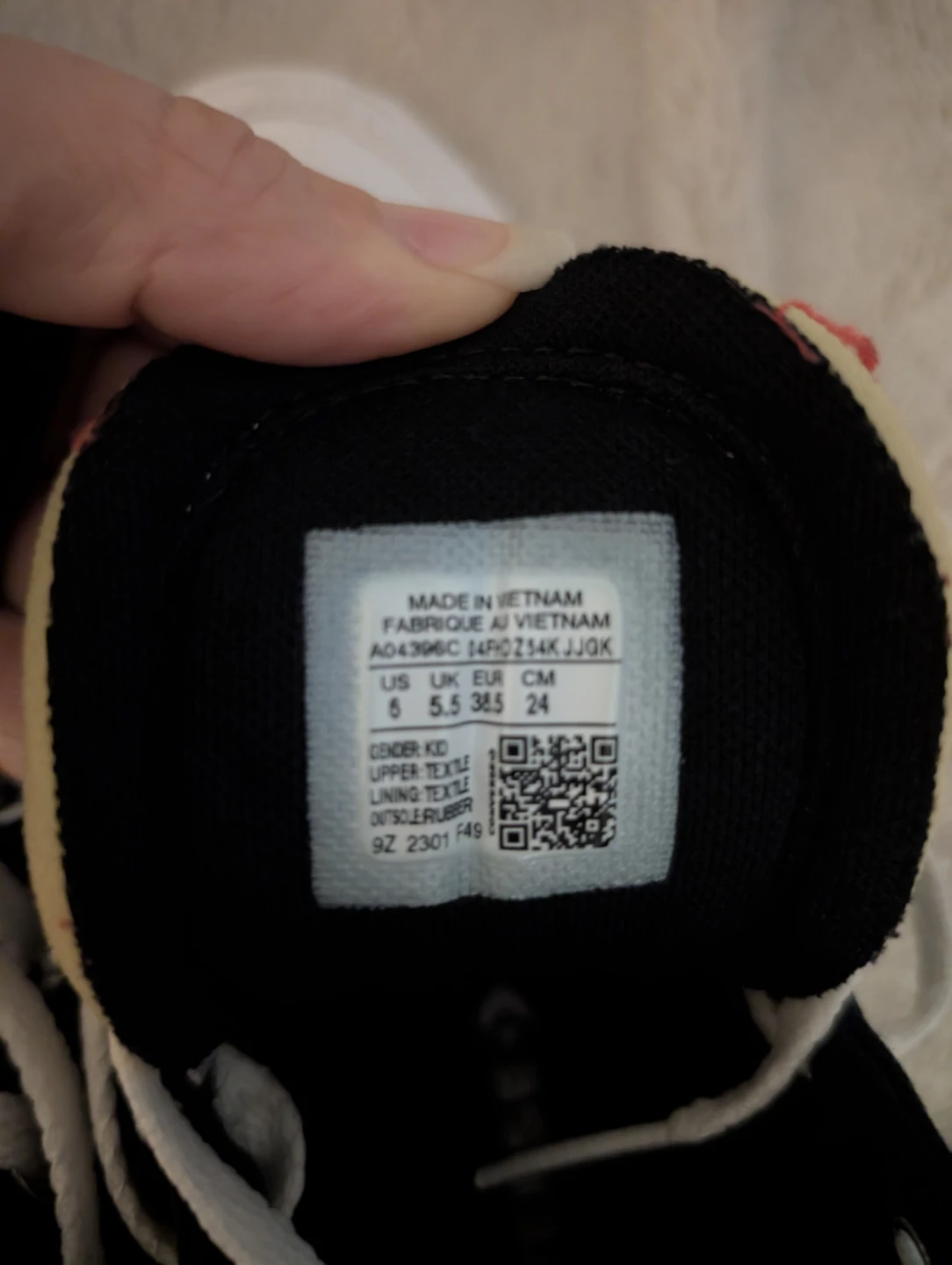 Converse Chuck Taylor All Star High Top Shoes - US 6 - photo 2