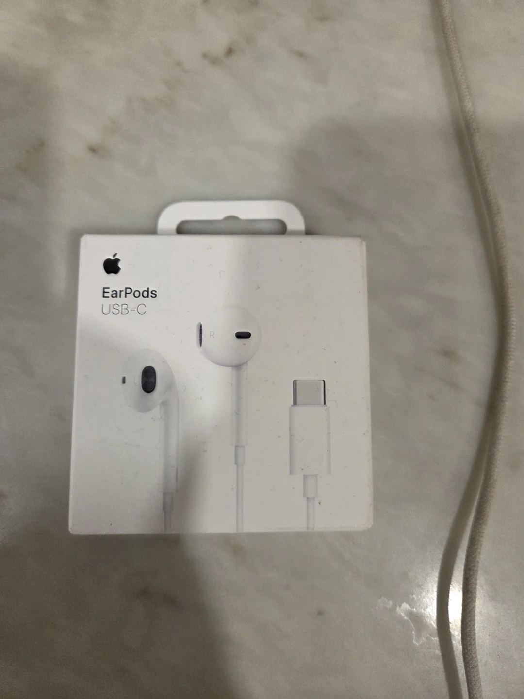 Apple earpod headphone with USB-C Plug