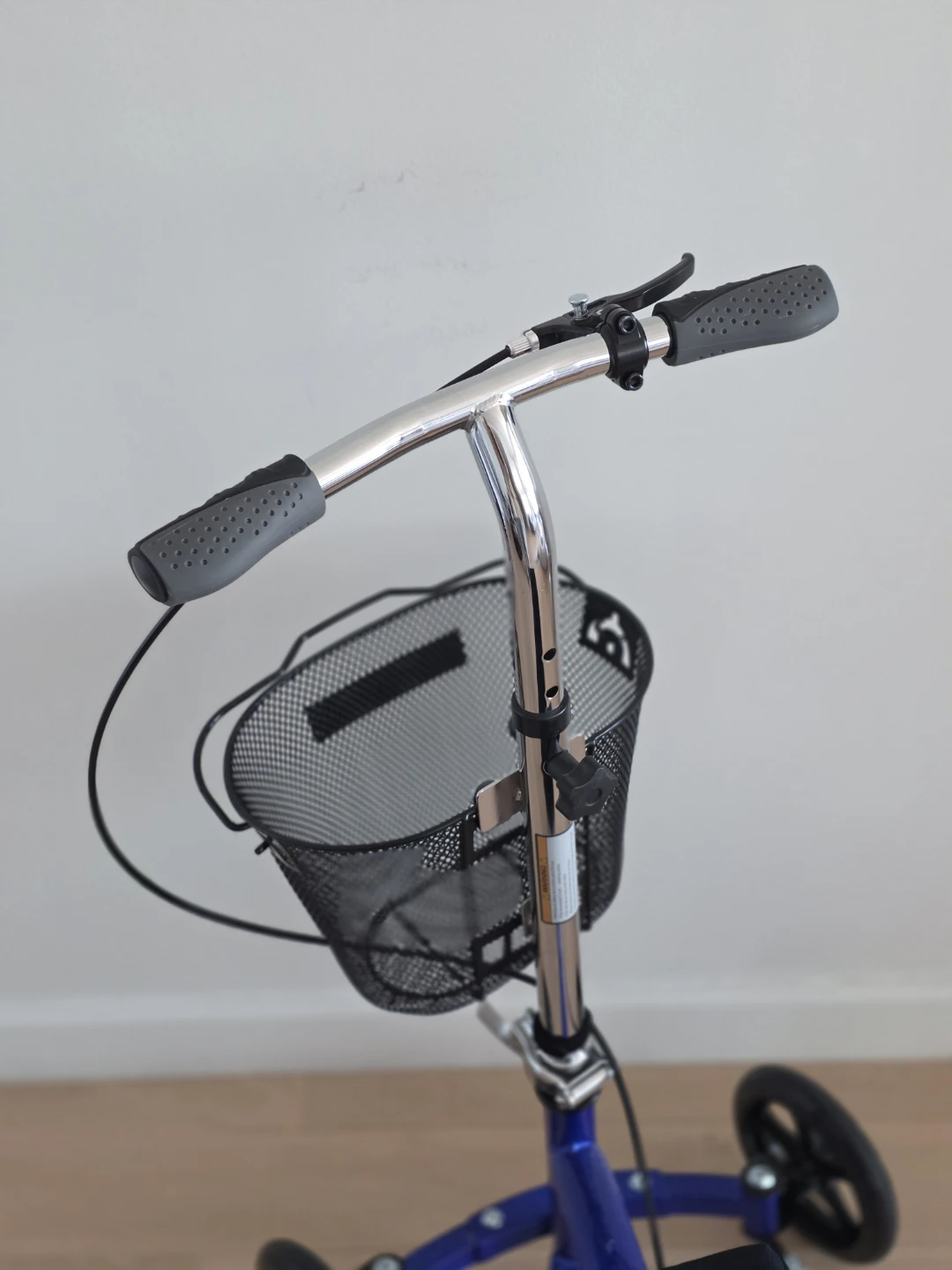 KneeRover Steerable Knee Scooter - photo 3