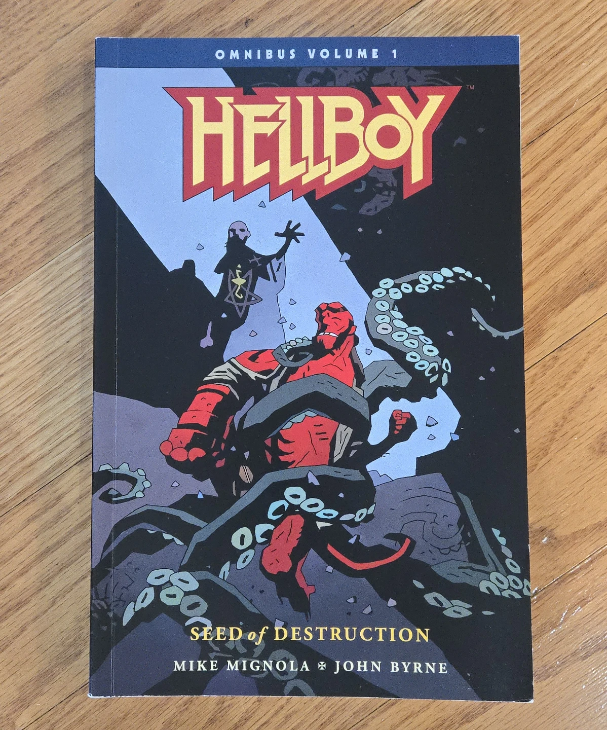 Hellboy comic book in full colour - Omnibus Volume 1