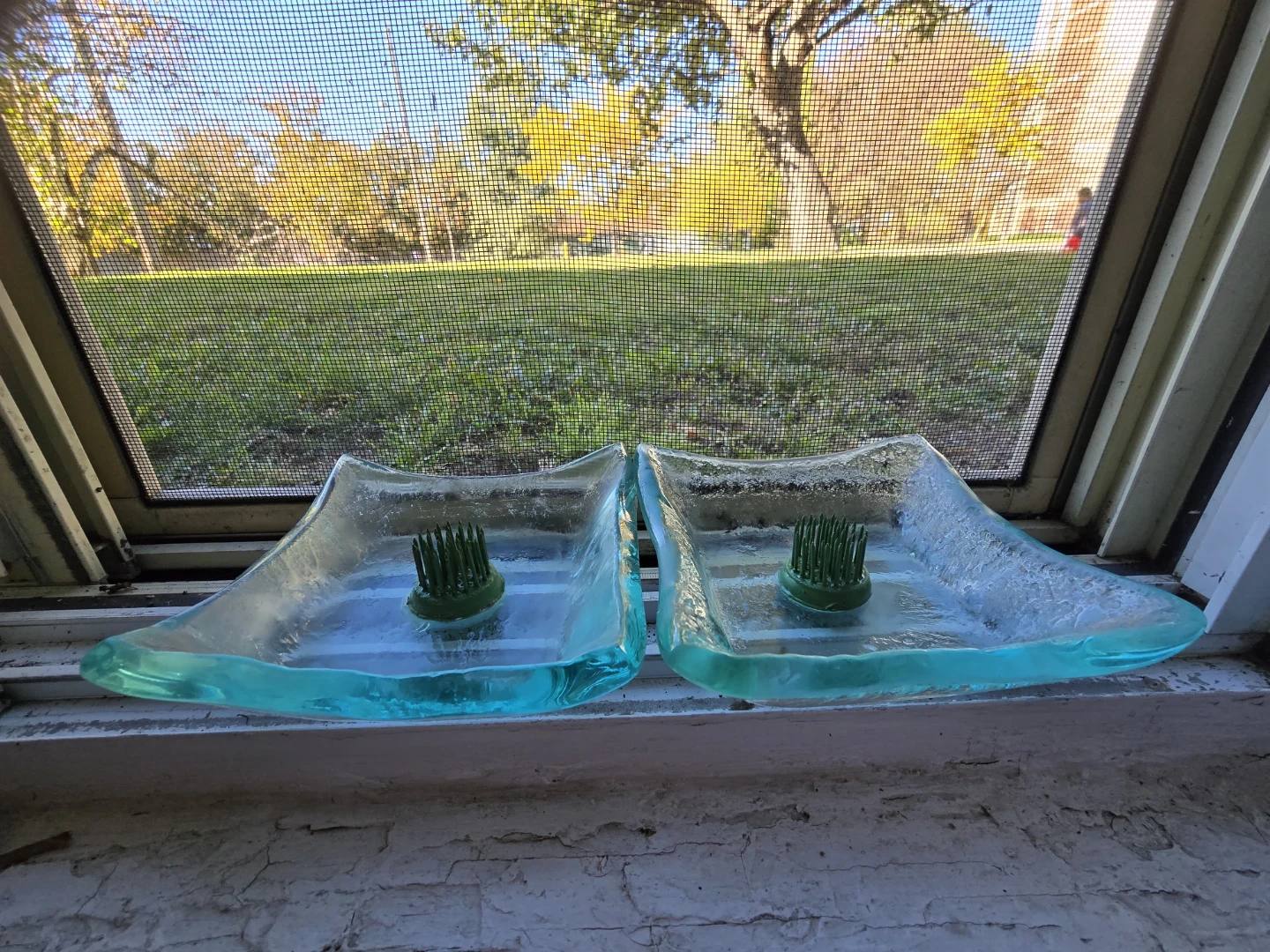 🌸Two  Glass Flower Frog ikebana Kenzan Vases - photo 5