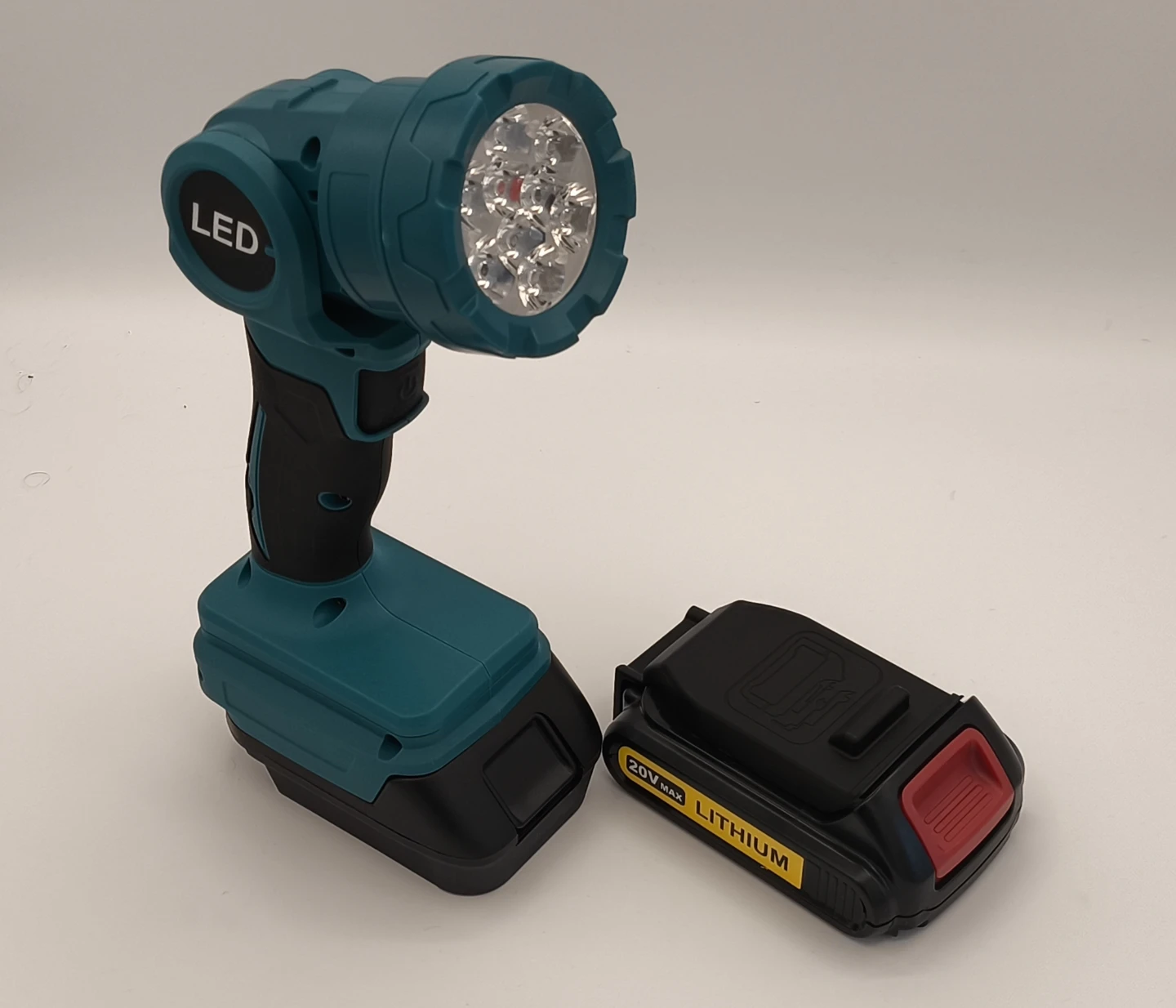 POWERFUL 20V MAX LED WORK LIGHT – MULTI-BATTERY COMPATIBLE! - photo 4