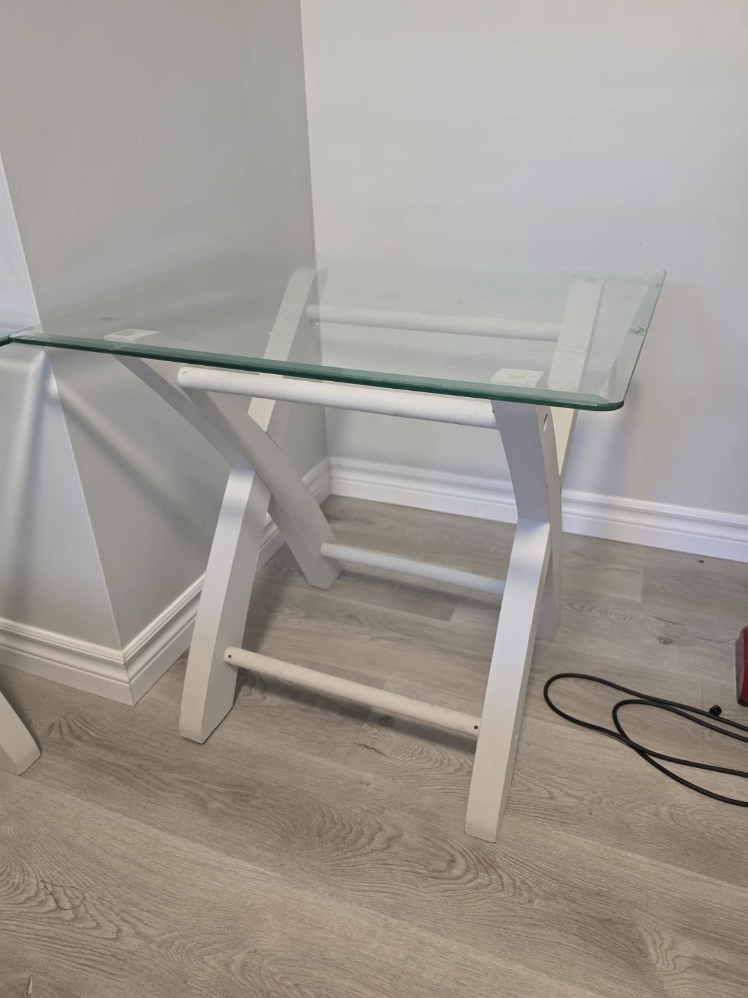 Set of 2 White X-Frame Glass Side Tables - photo 2
