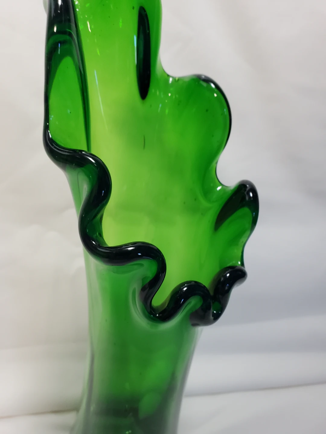 Vintage 10 1/2" Hand Blown Glass Swung Vase Dark Green 8 Finger - photo 2