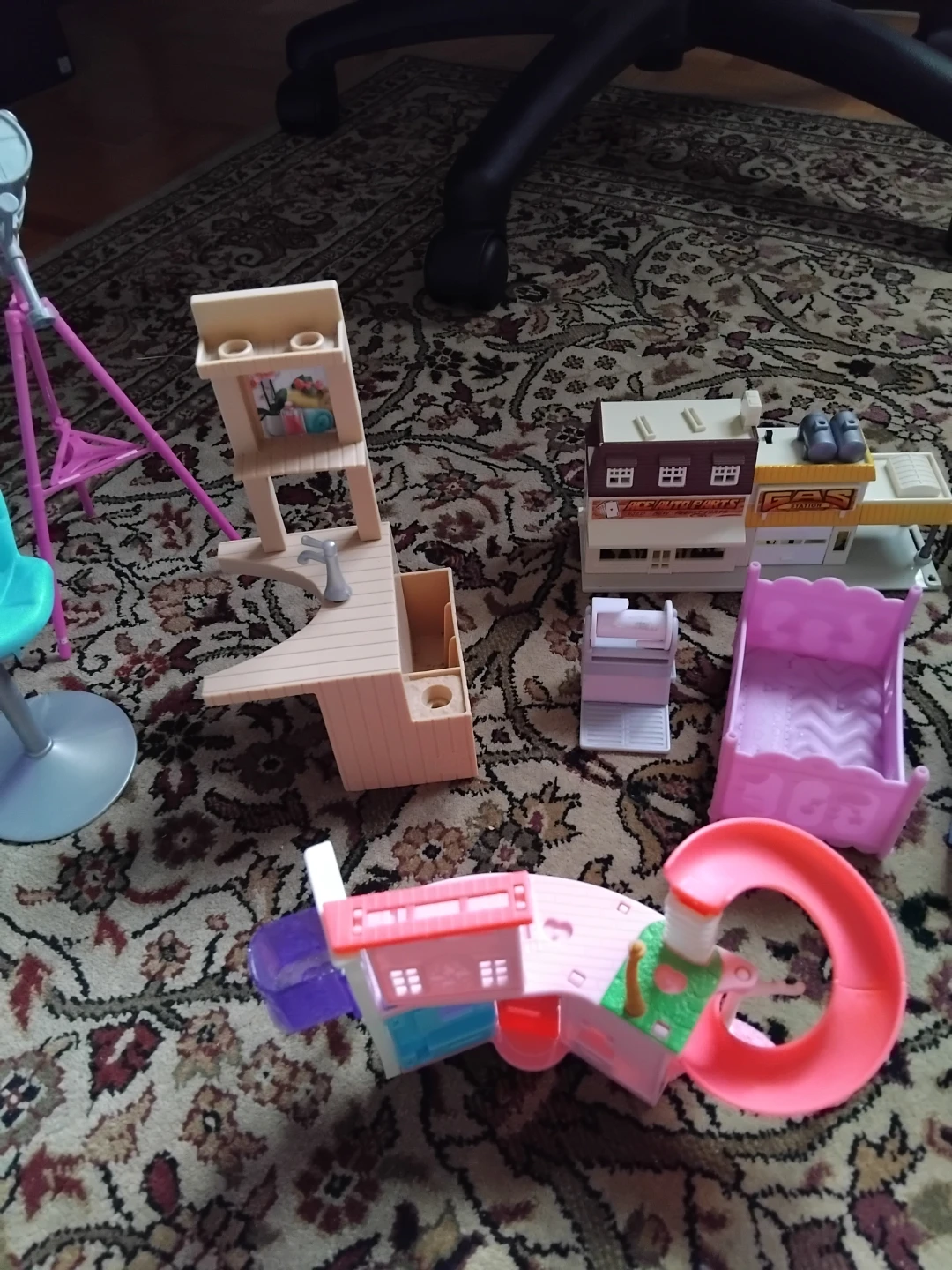 Dollhouse Furniture and Accessory Set - photo 2