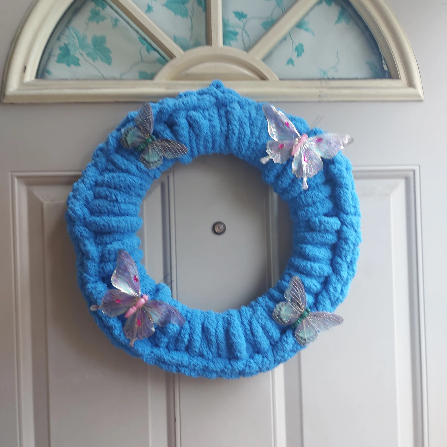 Handmade Blue Chunky Yarn Butterfly Wreath - photo 5