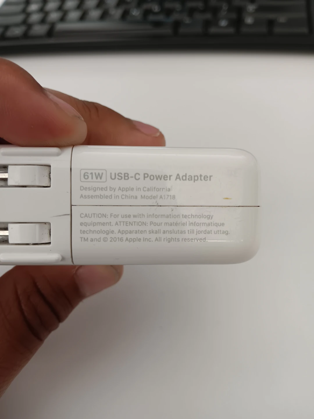 Apple 61W USB-C Power Adapter - photo 4