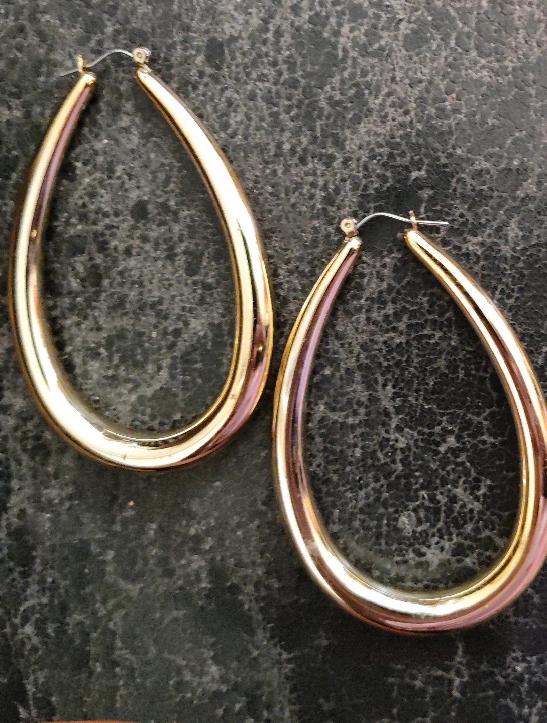Gold-tone teardrop hoop earrings - photo 3