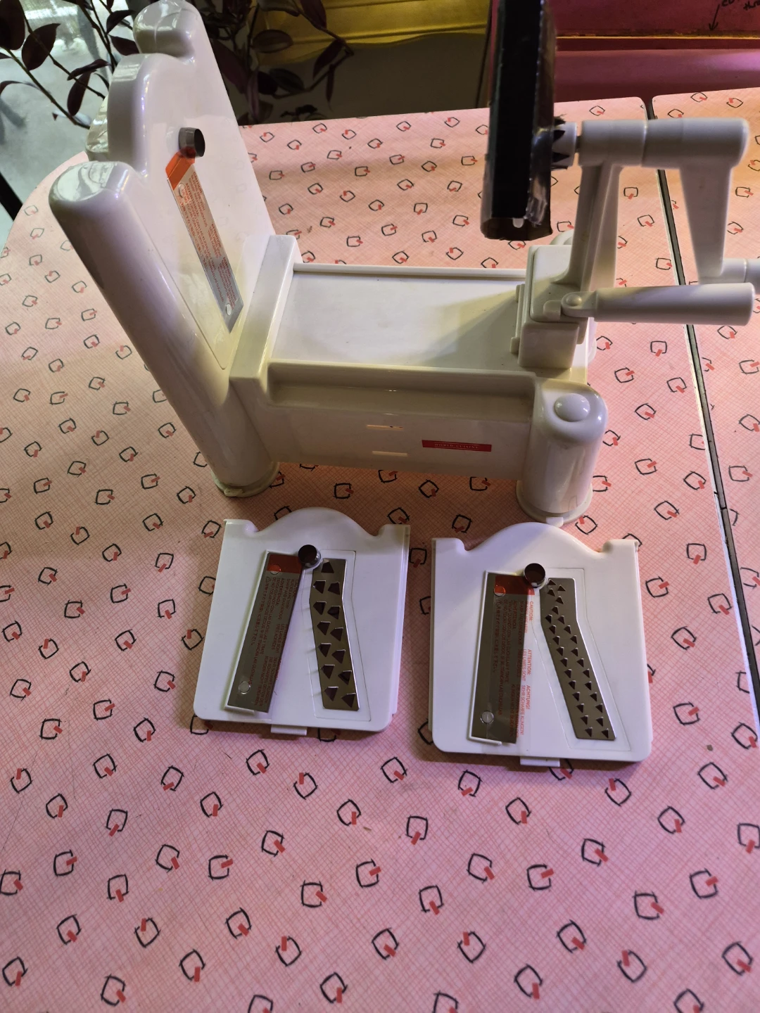 World Cuisine Vegetable Spiralizer - photo 3
