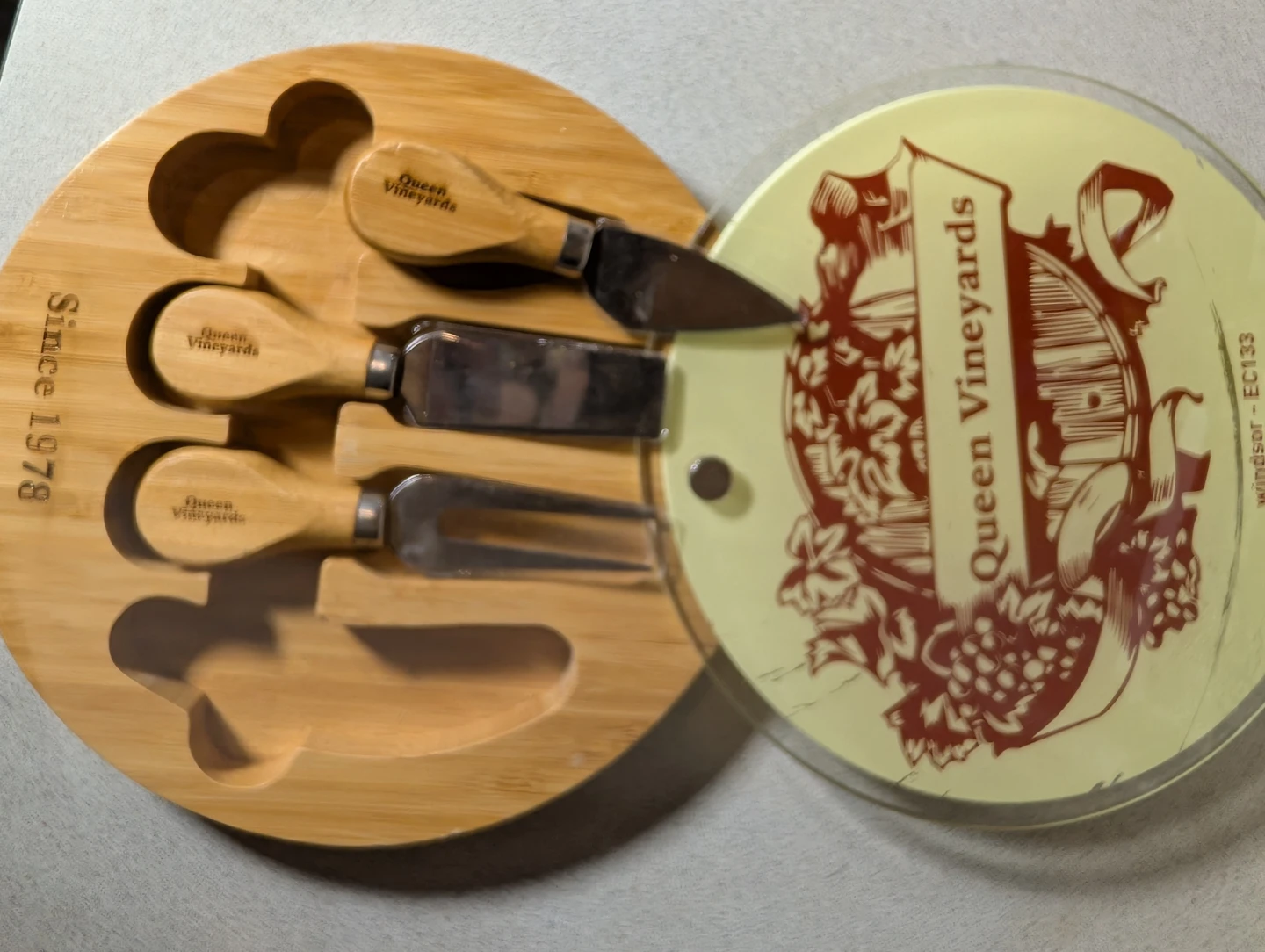 Queen Vineyards Cheese Board Set - photo 2