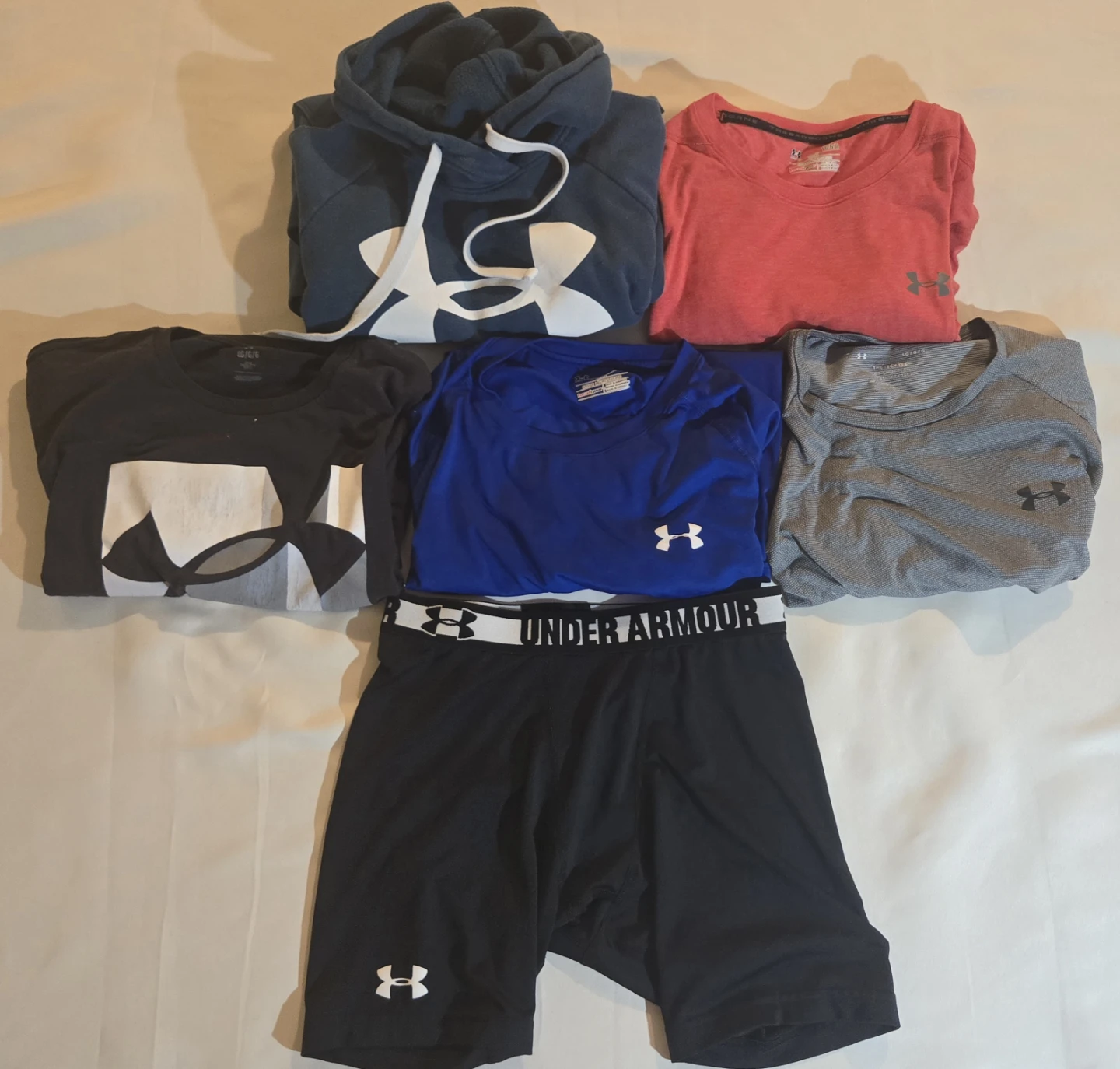 Men's LARGE Under Armour Clothing.  EUC.