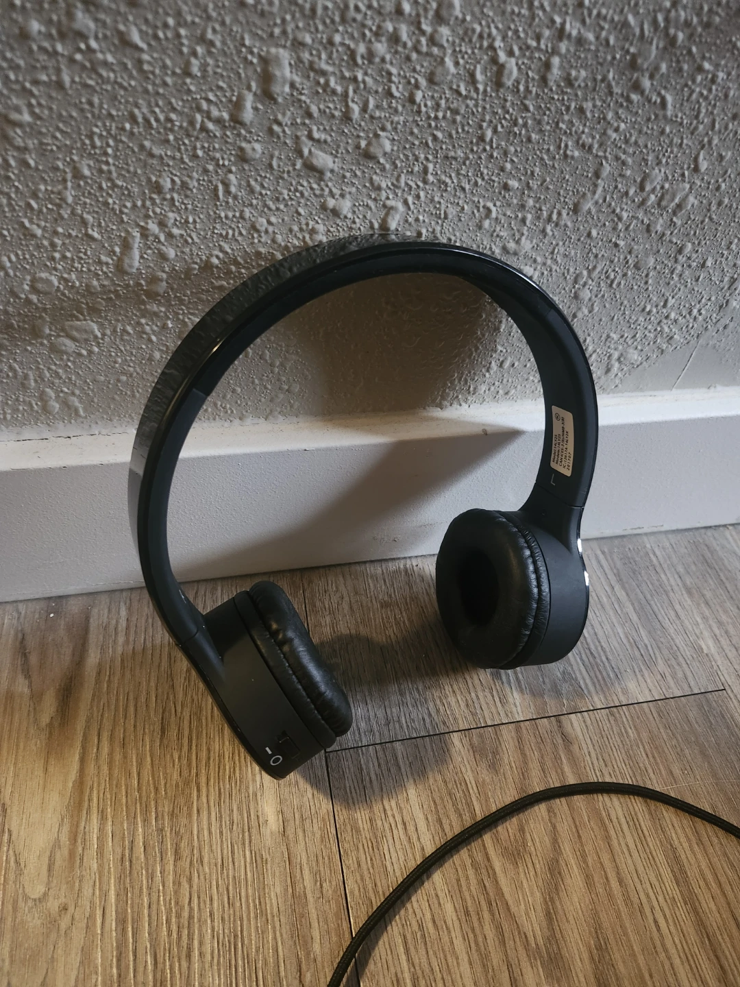 Black Bluetooth Headphones - photo 3