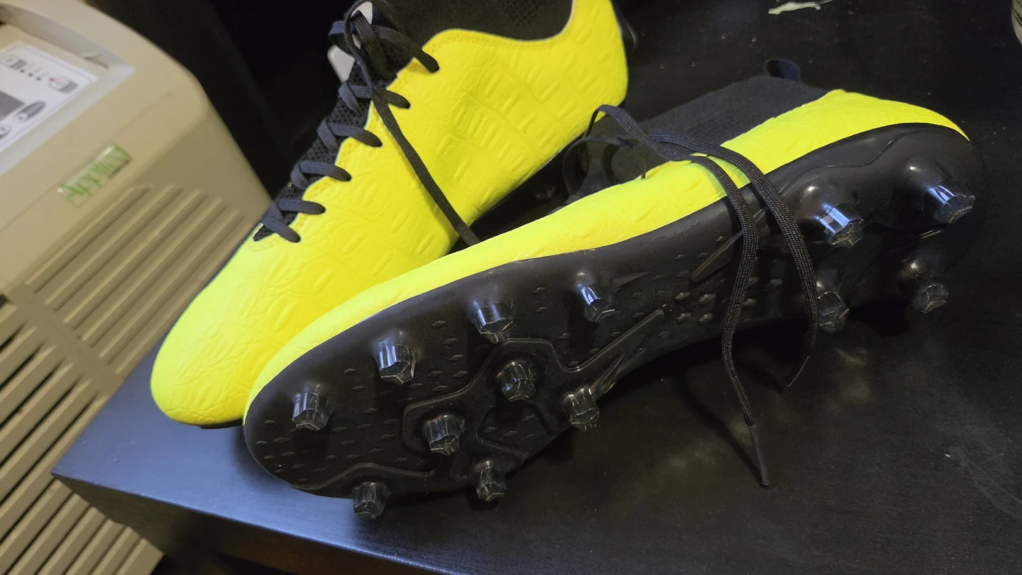 Cleats 9.5 New $10 - photo 2