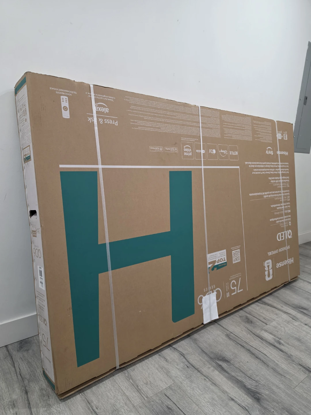 Hisense 75-inch QD6 Series QLED 4K Smart Fire TV - photo 5
