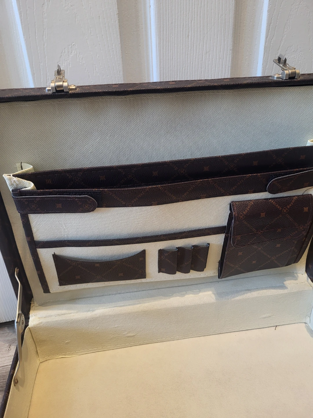 Kochtopfhaus Müller Briefcase - photo 4