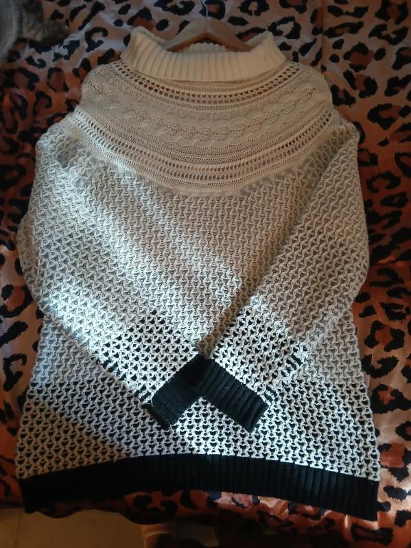 Women's knitted sweater size Large