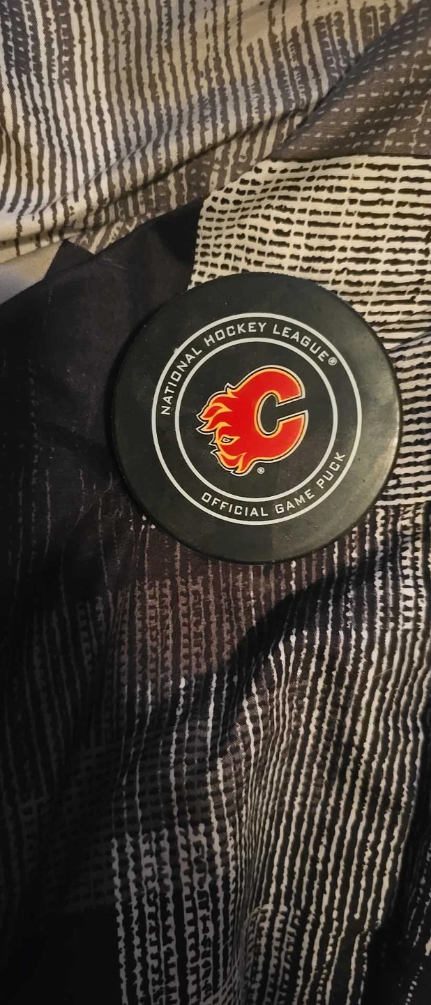Calgary Flames Official NHL Game Puck