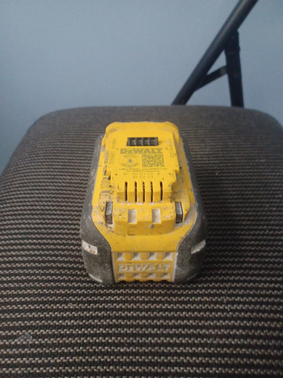 Dewalt Flexvolt 60v 20v 9AH Battery - photo 3