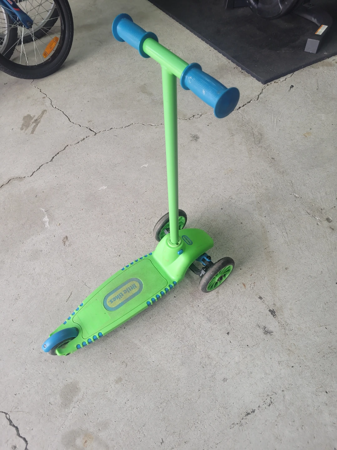 Little Tikes 3-Wheeled Kids Scooter - Green - photo 2