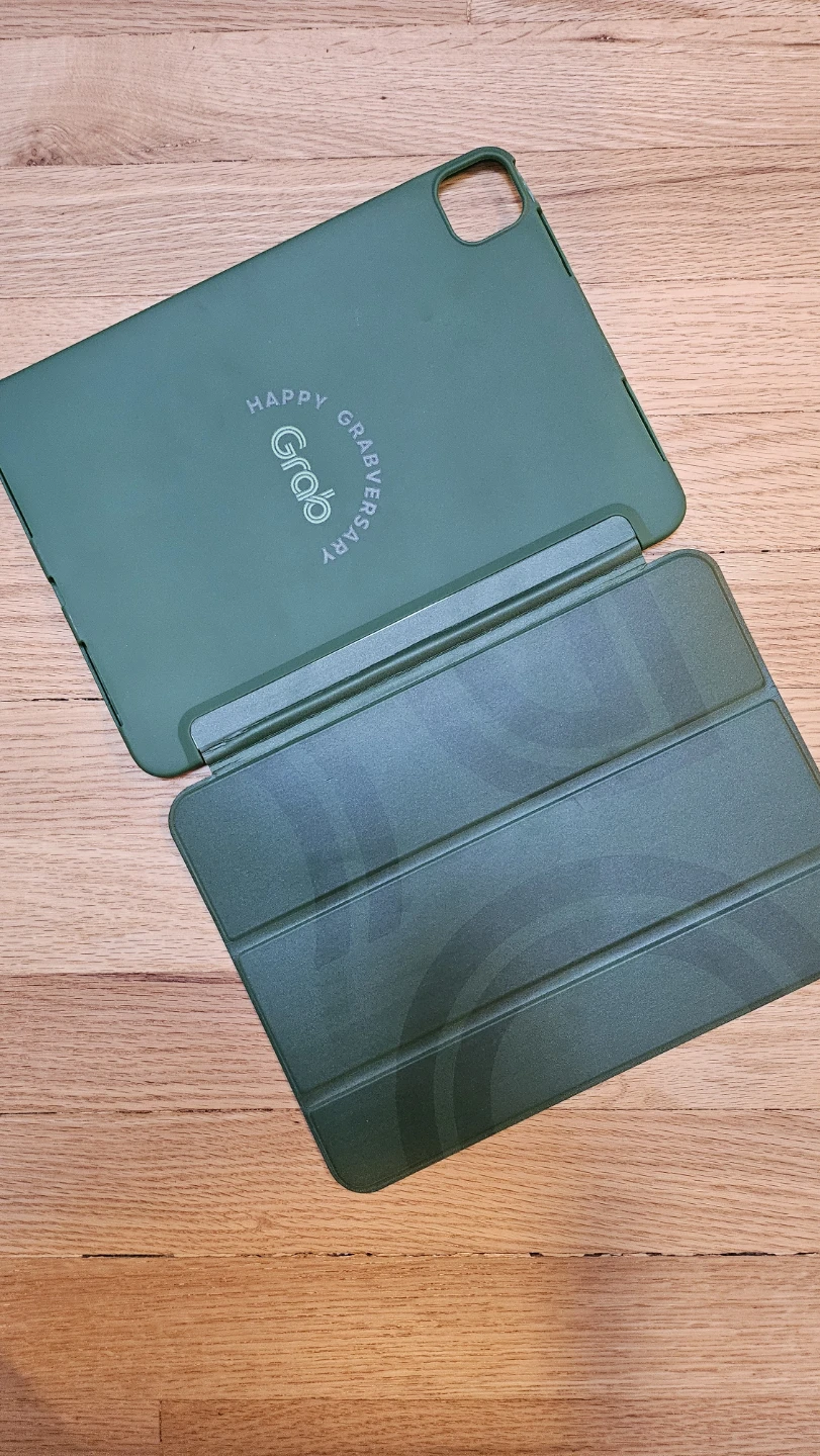 Apple iPad Pro 11-inch (M4) with Green Cover - photo 3