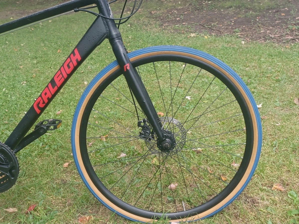 Raleigh Transfer Hybrid Bike - Great Condition - photo 2