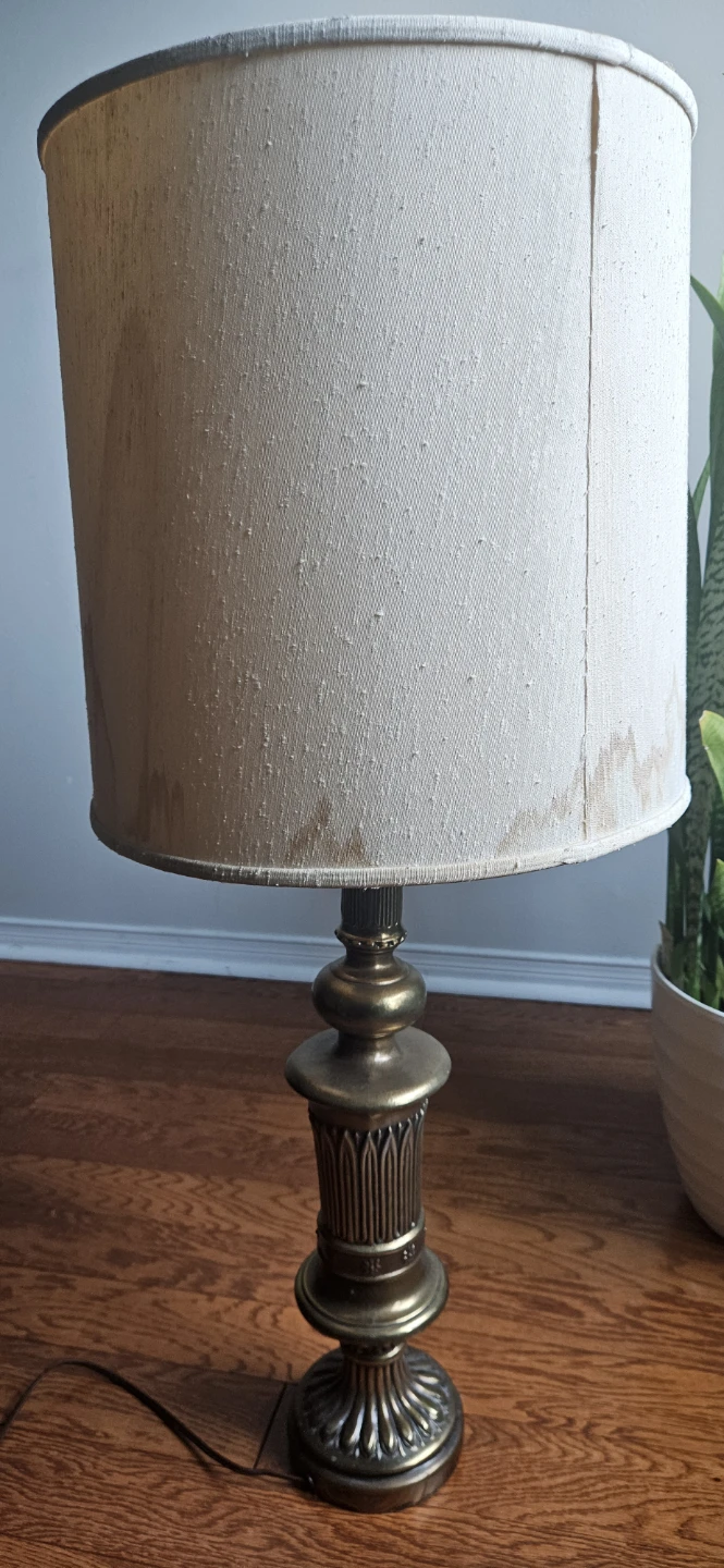 Antique brass floor lamp with intricate detailing, 90 cm tall. - photo 2