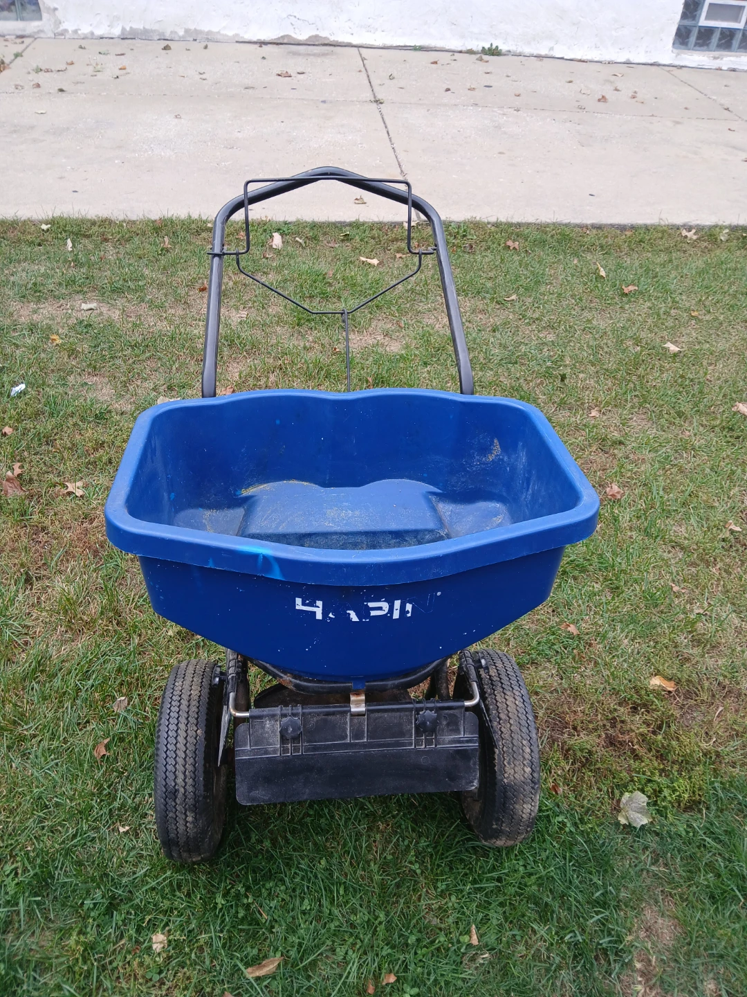 Chapin 80 lb. Salt and Ice Melt Spreader - photo 2