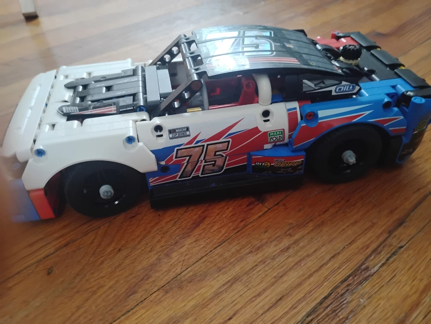 LEGO Technic NASCAR Next Gen Chevrolet Camaro ZL1 - photo 3