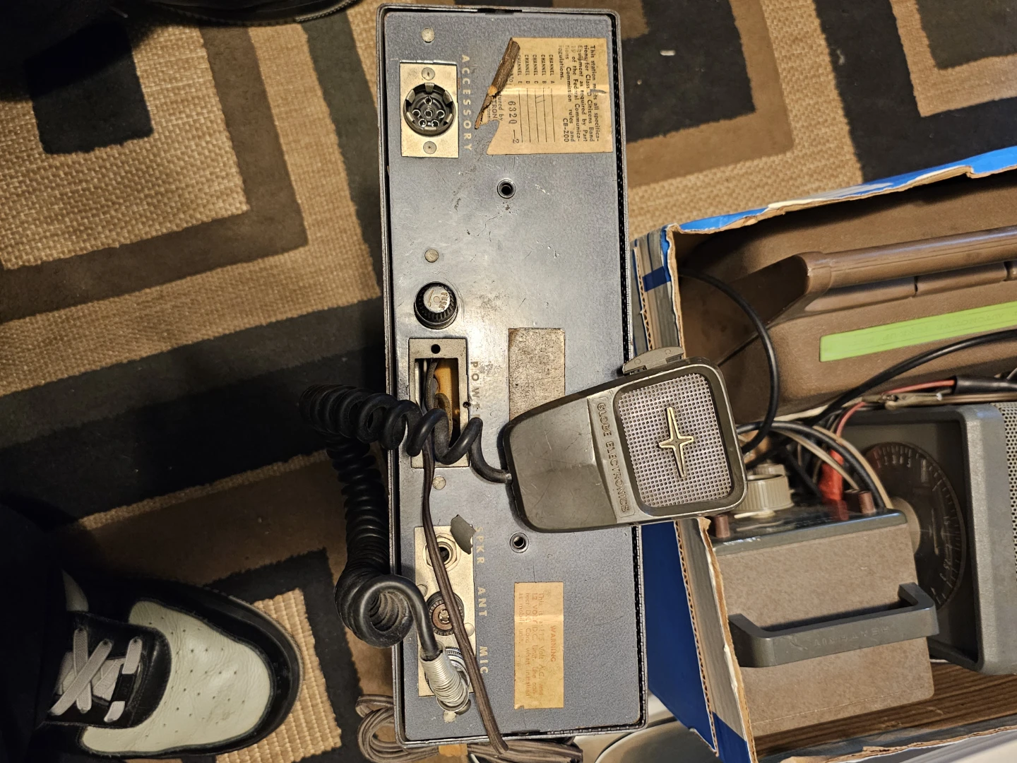 Globe Electronics CB-200 Citizens Band Radio - photo 3