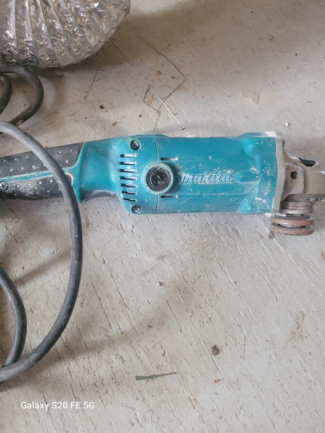 Makita Angle Grinder - photo 2
