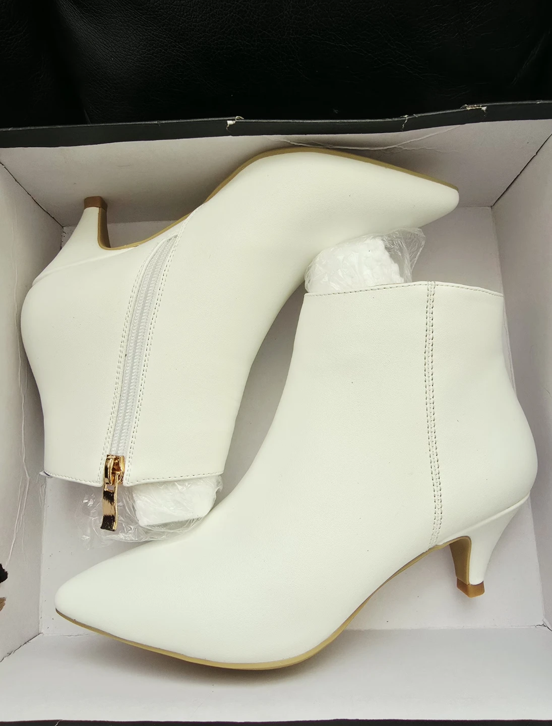 Brand new Ladies White Leather shoes for sale only $45 - photo 4
