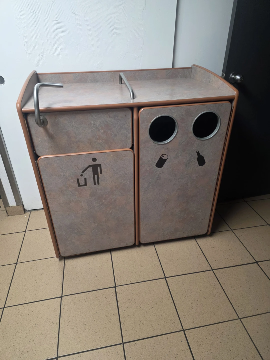 Commercial Recycling and Waste Station