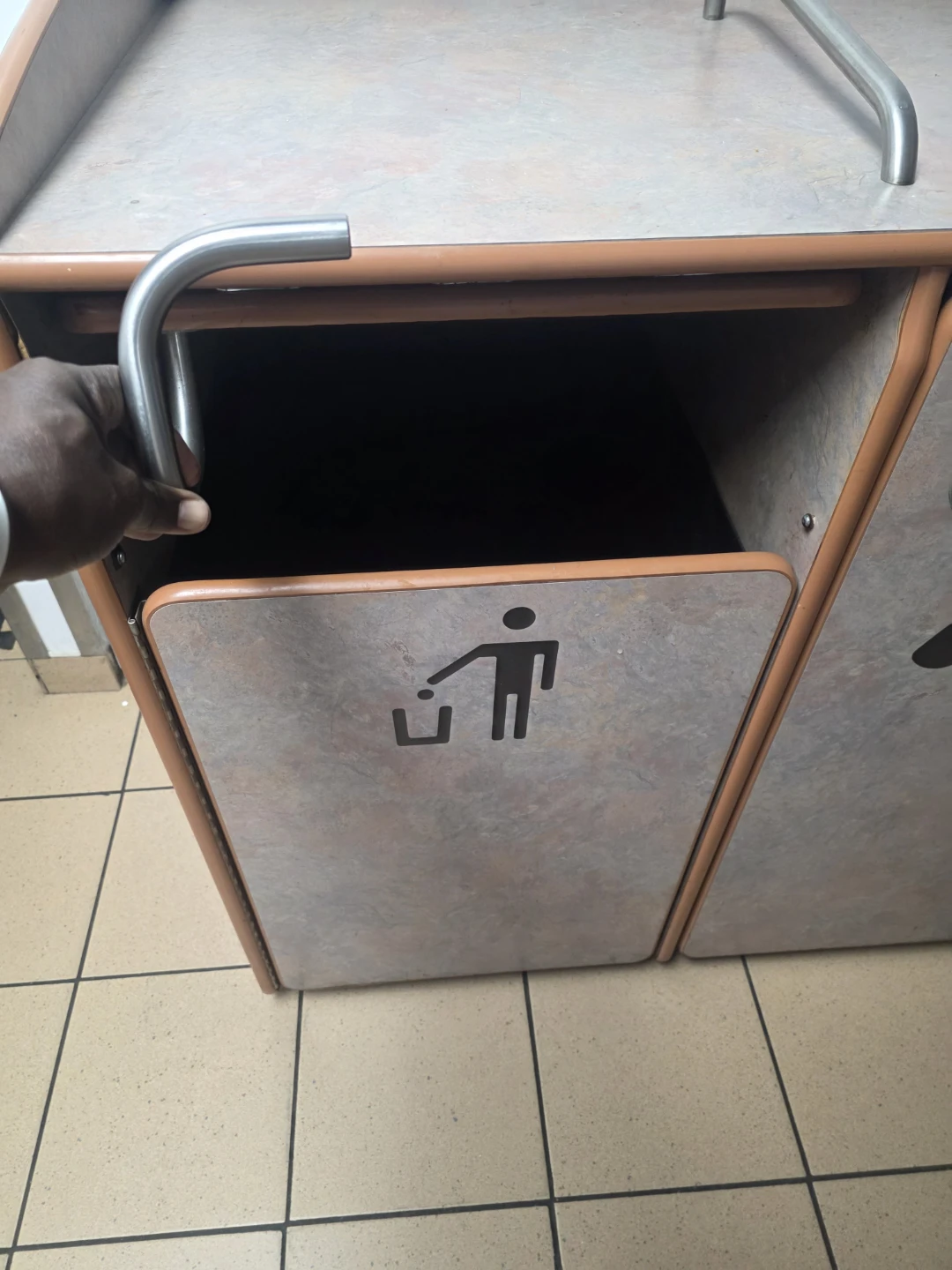 Commercial Recycling and Waste Station - photo 2