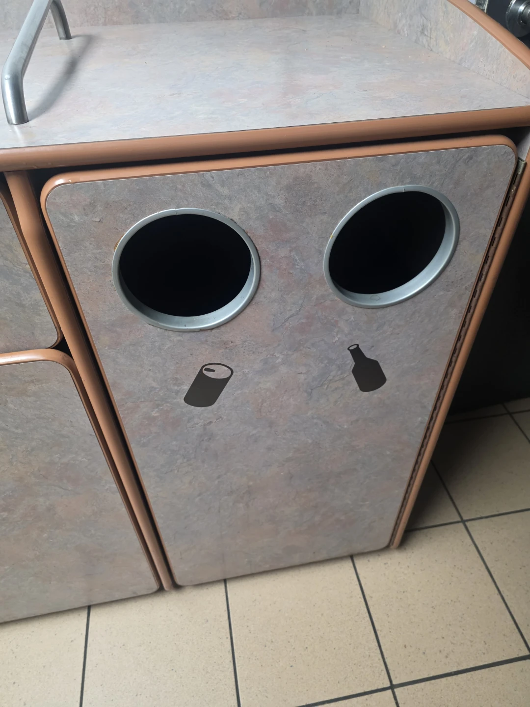 Commercial Recycling and Waste Station - photo 4