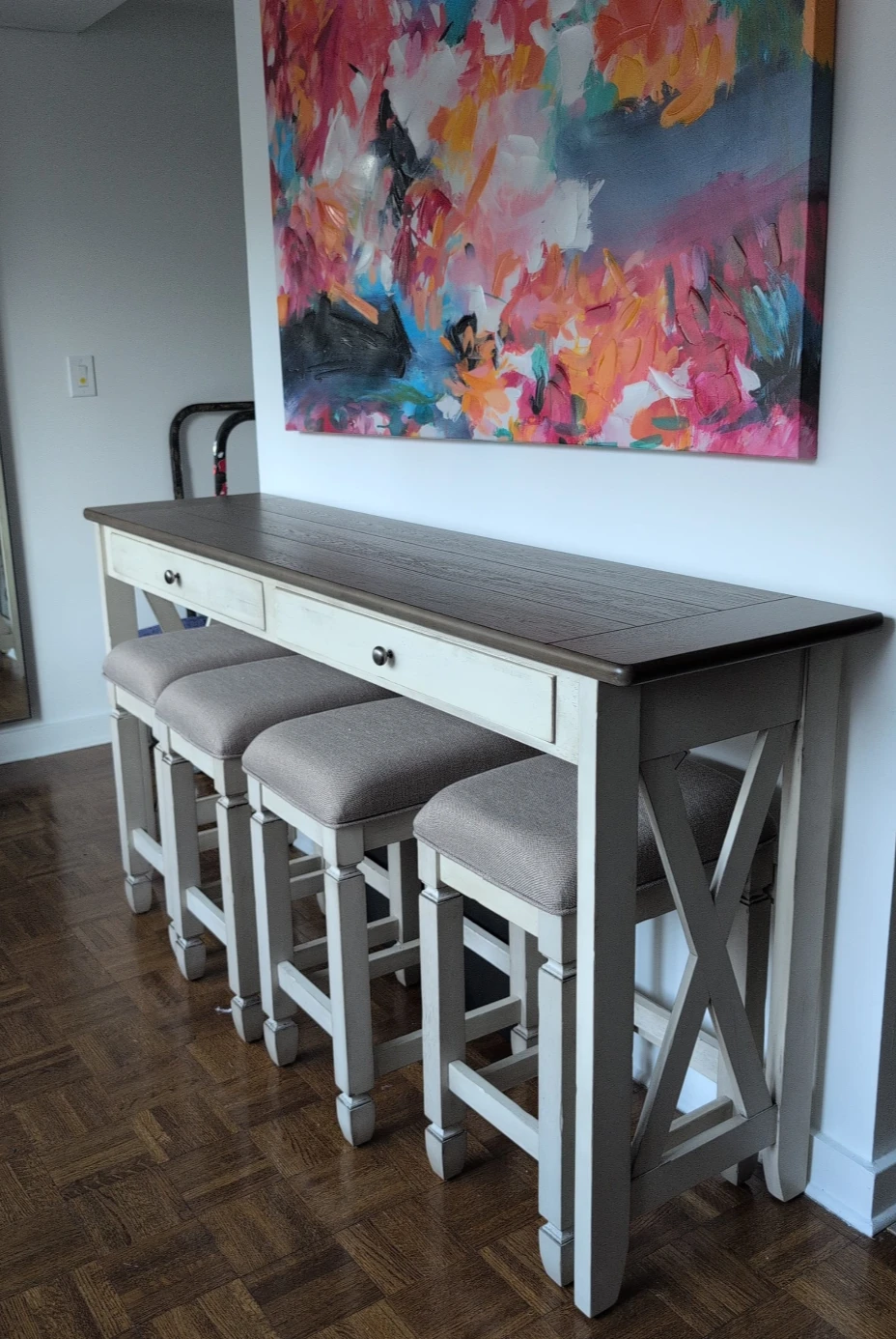 Like new, Waverly Counter Height Console Table and 4 Stools