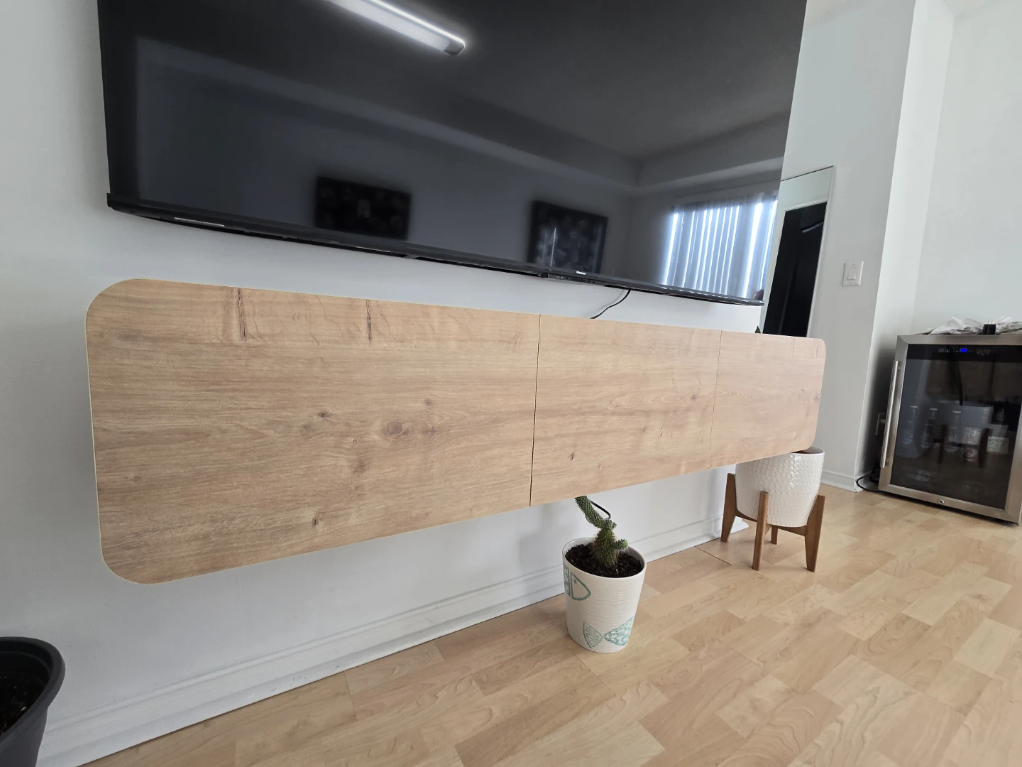 Wall-mounted Floating TV/Book stand - photo 4