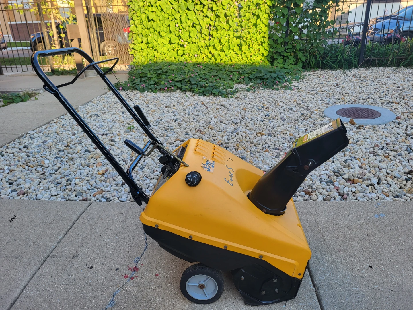 3.5 HP 21-inch Snow Blower - photo 4
