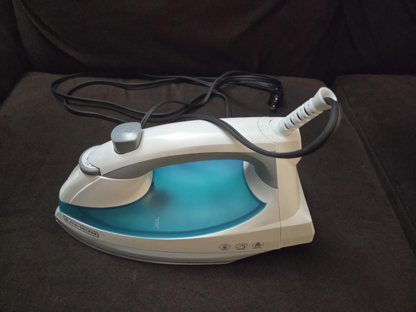BLACK+DECKER Light 'N Easy Steam Iron – Original Box