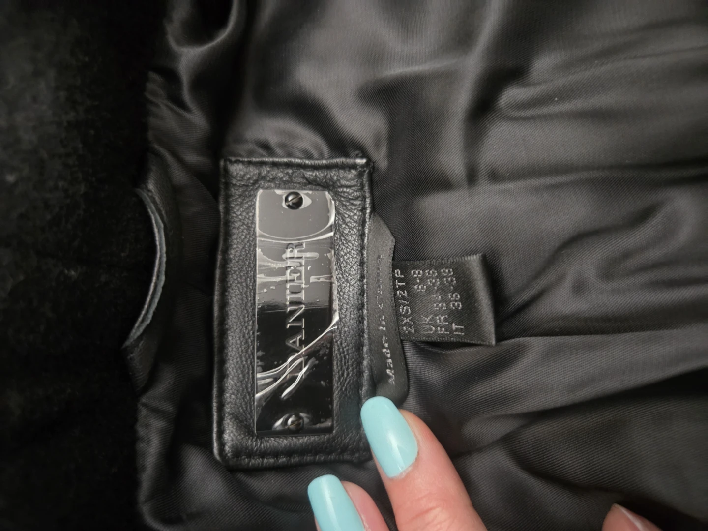 Danier Black Wool Coat with Leather Sleeves - photo 2