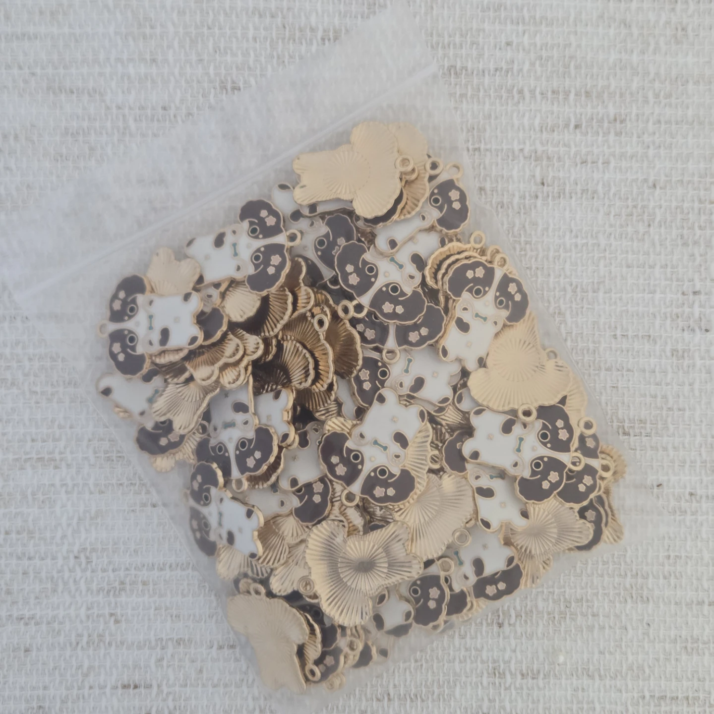 Set of 100 dog-shaped charms - photo 3