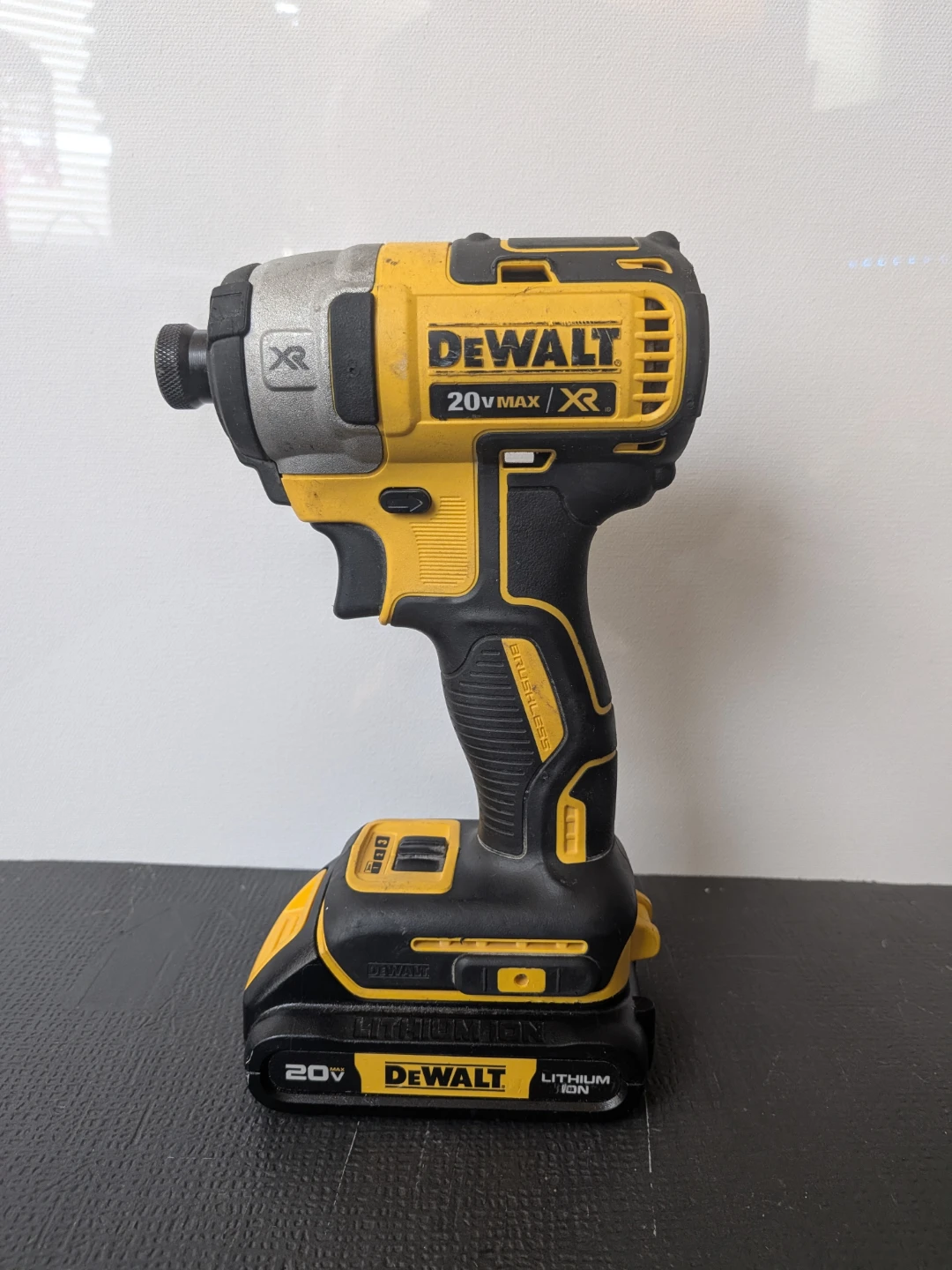 DeWalt 20V MAX XR Brushless Impact Driver (DCF887) w/ Battery