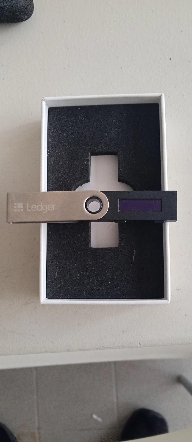 Ledger Nano S Cryptocurrency Hardware Wallet - photo 2
