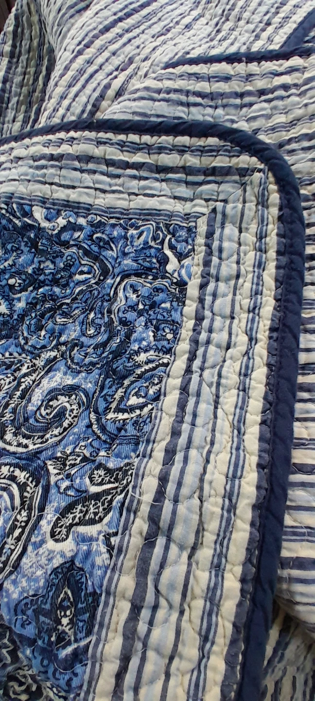 Traditions Collection Quilt Blue Paisley