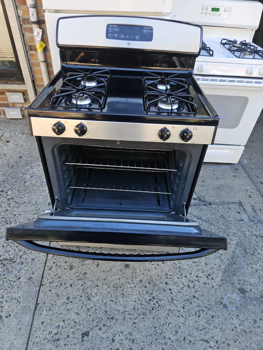 GE Stainless Steel Gas Range - photo 2