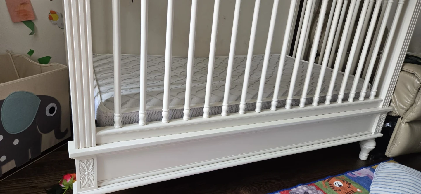 White Crib and bedroom set - photo 3