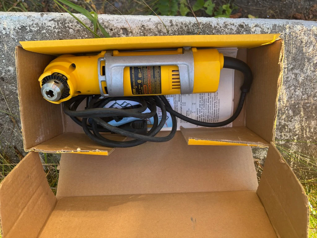 DEWALT DW160V 3/8" Heavy-Duty Right Angle Drill - photo 3